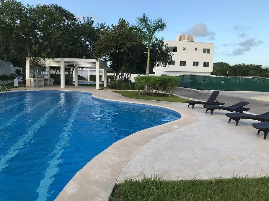 Casa En Playa Del Carmen Albercas Estacionamientos Villa