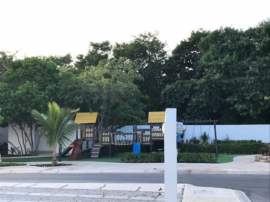 Casa En Playa Del Carmen Albercas Estacionamientos Villa 0*,