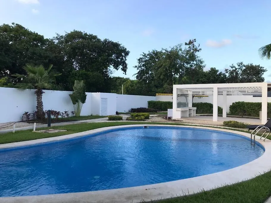 Casa En Playa Del Carmen Albercas Estacionamientos Villa 0*,